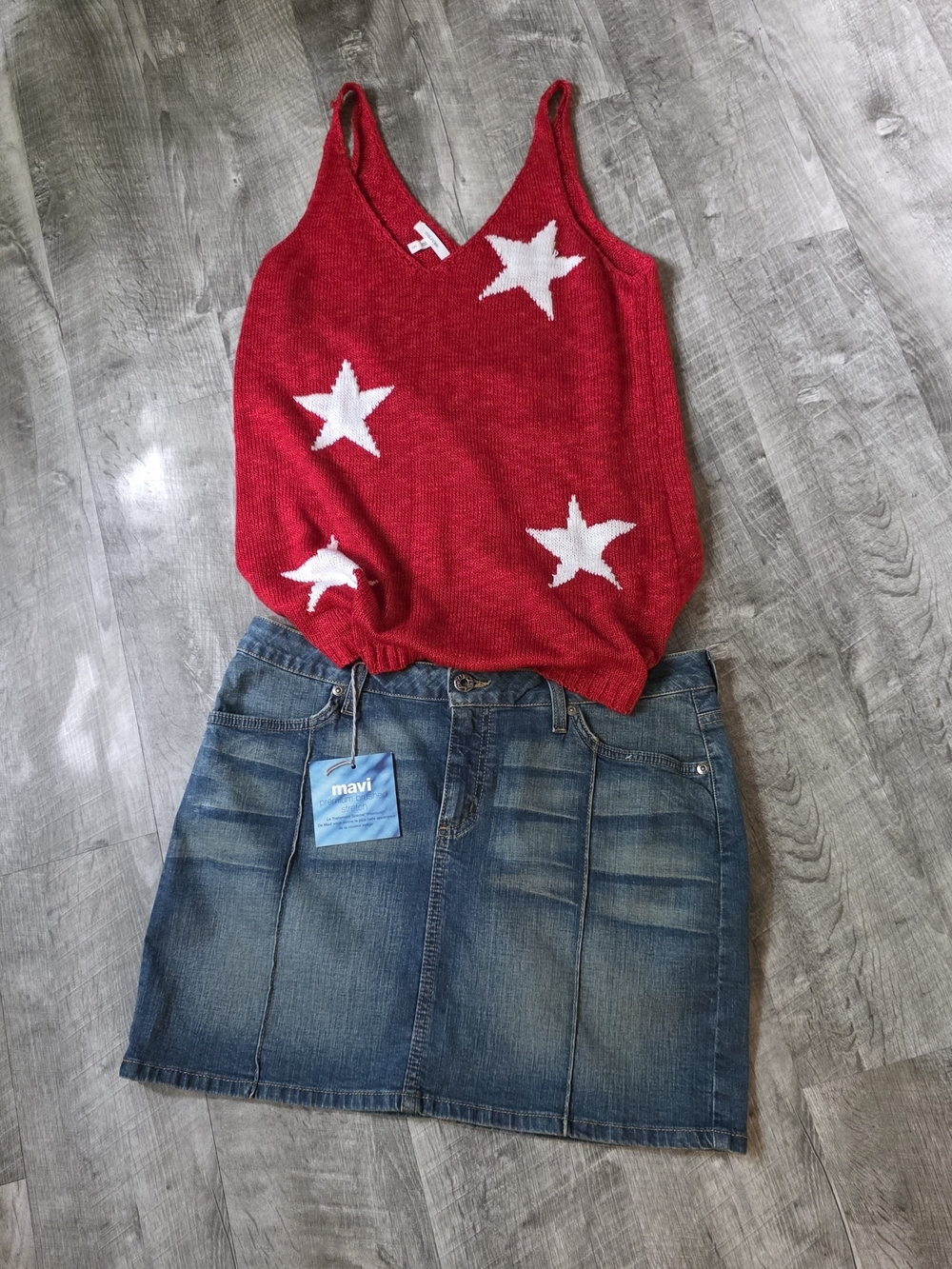 Red Star Knit Tank Top - White Stars And Mavi Denim Skirt